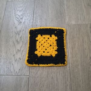 Handmade Crochet Potholder Trivet Black & Yellow Retro Kitchen Decor 7x8